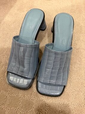 Lisa Says Gah Light Blue Croc-Embossed Slide Heels